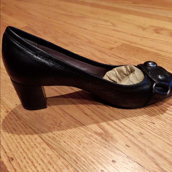 Coach Pump size 6.5 - Picture 3 of 5